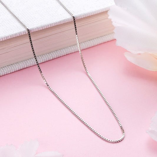 Minimal Muse Silver Box Chain