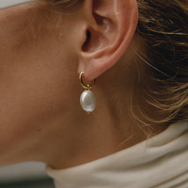 Glass Pearl Smooth Hoop Huggie Earrings - Kimiko