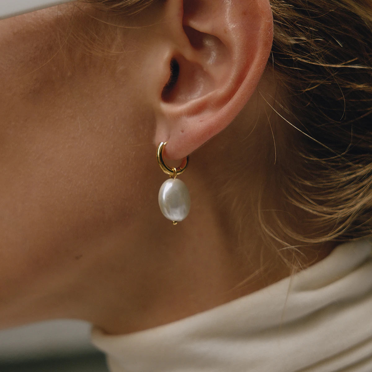 Glass Pearl Smooth Hoop Huggie Earrings - Kimiko