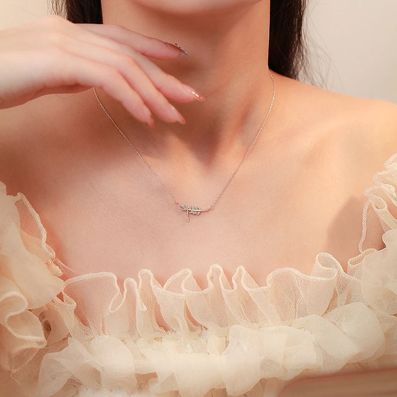 925 Sterling Silver Leaf Exquisite Pendant